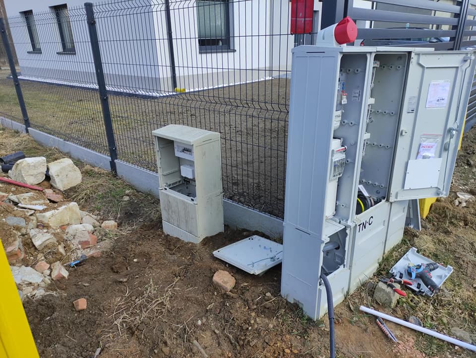 Montaż rozdzielnicy budowlanej