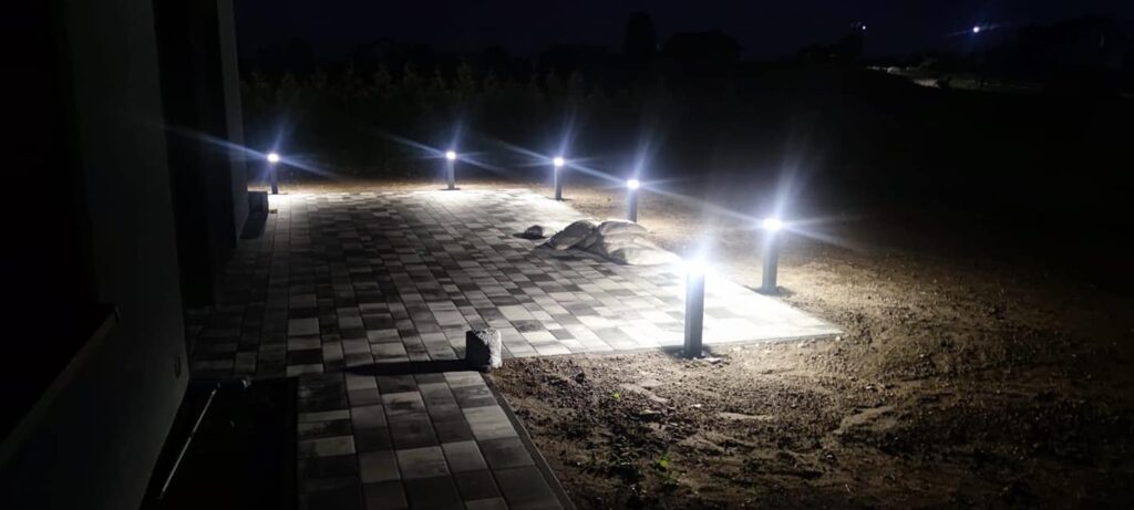 Montaż lamp ogrodowych z indywidualnym sterowaniem