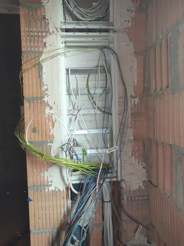 PD-INSTAL - Kompleksowa instalacja elektryczna