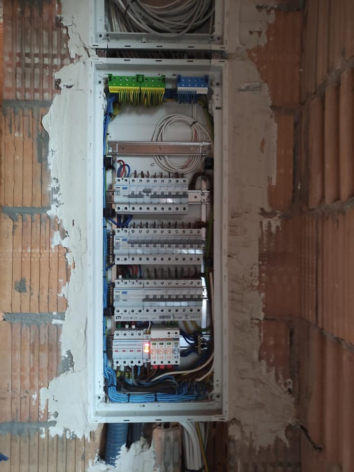 PD-INSTAL - Kompleksowa instalacja elektryczna