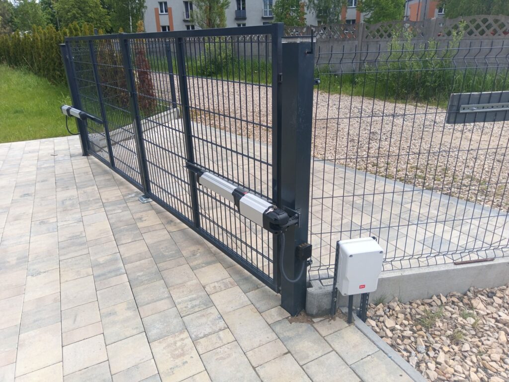 PD-INSTAL - Brama wjazdowa z napędem automatycznym